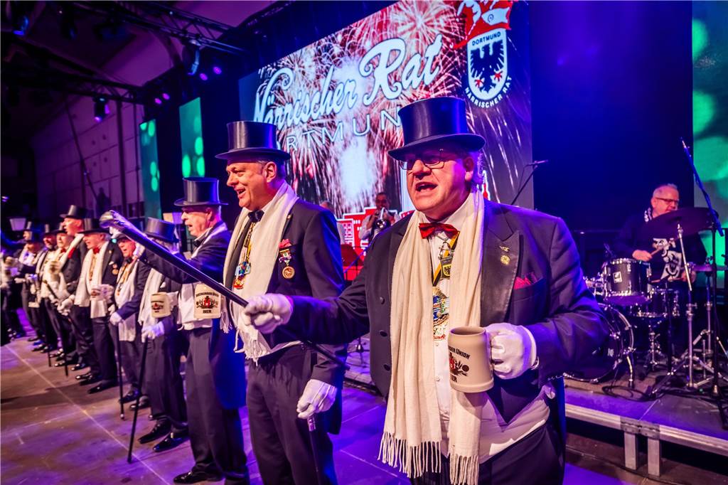 Der närrische Rat lud ein: Das war die 44. Dortmunder Herrensitzung Ausgelassene Stimmung herrschte am 21.1. bei der 44. Herrensitzung des närrischen Rats in der Westfalenhalle.