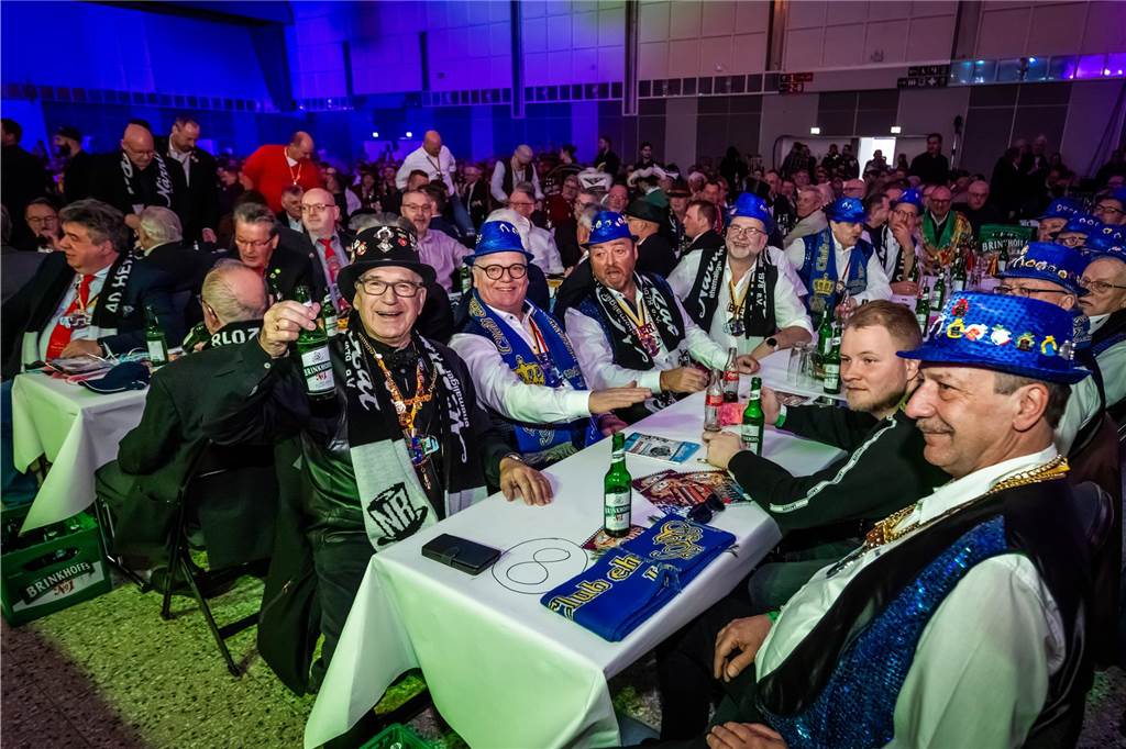 Der närrische Rat lud ein: Das war die 44. Dortmunder Herrensitzung Ausgelassene Stimmung herrschte am 21.1. bei der 44. Herrensitzung des närrischen Rats in der Westfalenhalle.