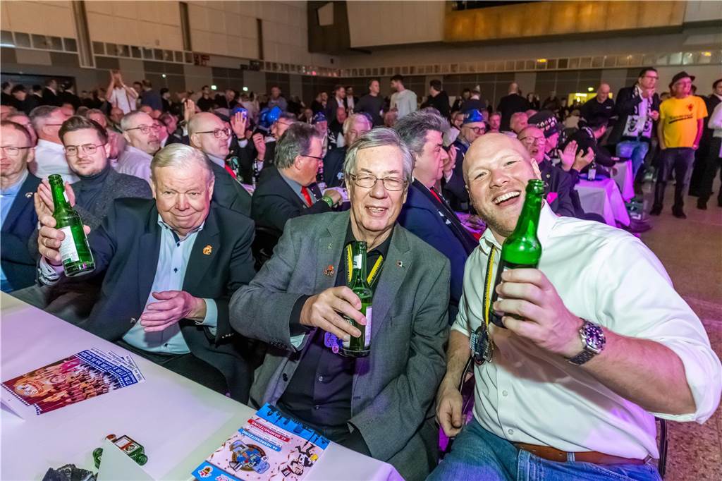 Der närrische Rat lud ein: Das war die 44. Dortmunder Herrensitzung Ausgelassene Stimmung herrschte am 21.1. bei der 44. Herrensitzung des närrischen Rats in der Westfalenhalle.