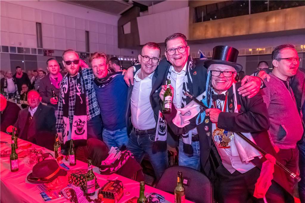 Der närrische Rat lud ein: Das war die 44. Dortmunder Herrensitzung Ausgelassene Stimmung herrschte am 21.1. bei der 44. Herrensitzung des närrischen Rats in der Westfalenhalle.