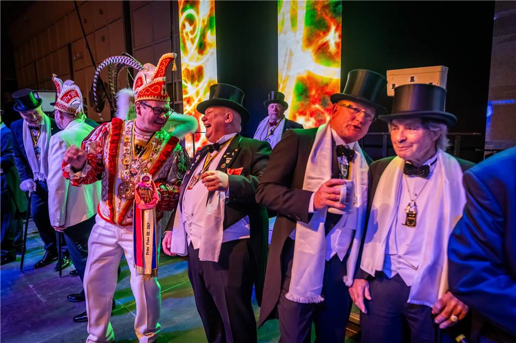 Der närrische Rat lud ein: Das war die 44. Dortmunder Herrensitzung Ausgelassene Stimmung herrschte am 21.1. bei der 44. Herrensitzung des närrischen Rats in der Westfalenhalle.