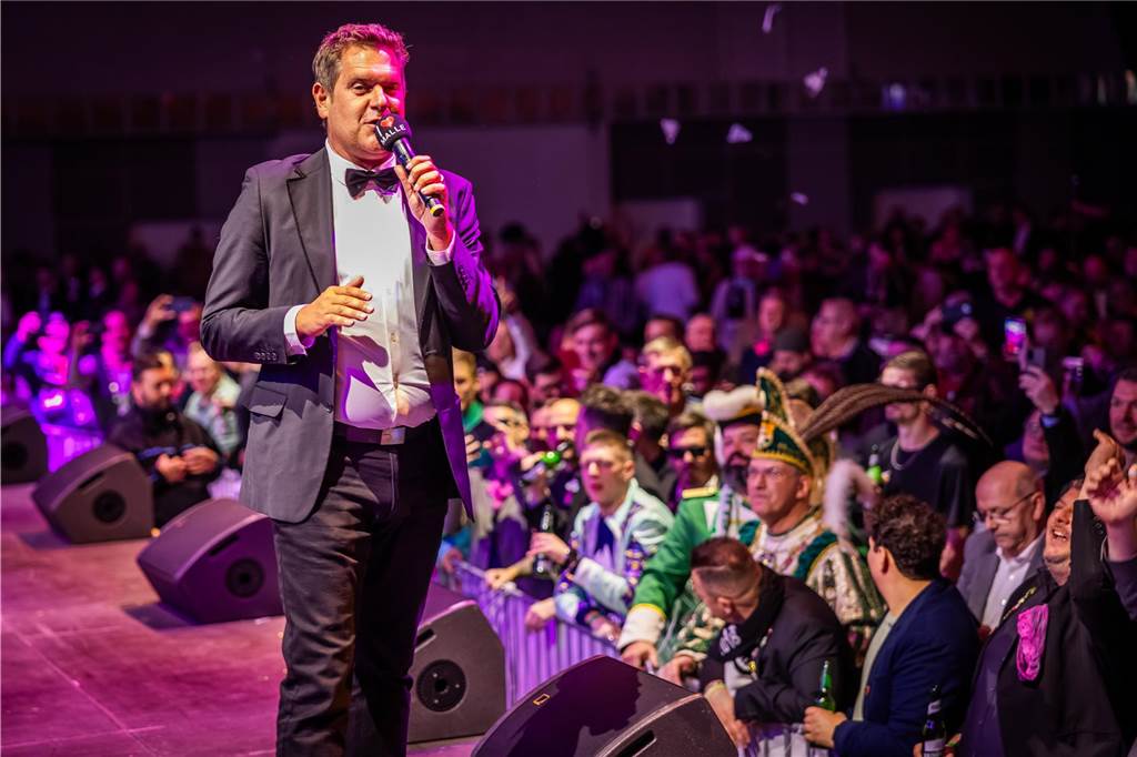 Der närrische Rat lud ein: Das war die 44. Dortmunder Herrensitzung Ausgelassene Stimmung herrschte am 21.1. bei der 44. Herrensitzung des närrischen Rats in der Westfalenhalle.