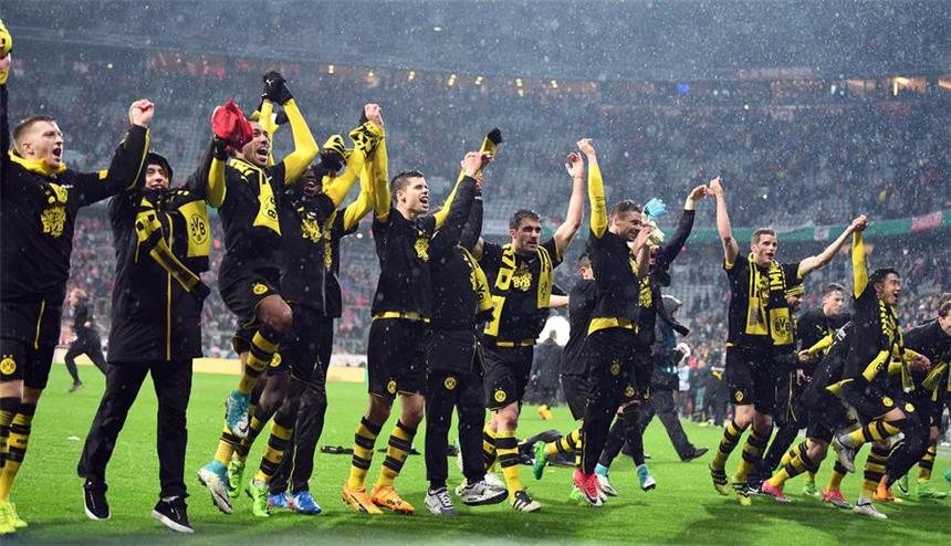 Ausgelassener BVB-Jubel nach dem 3:2-Sieg in München. 