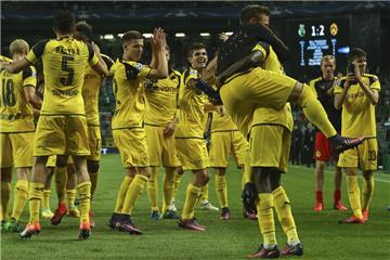 Ausgelassener Jubel bei den BVB-Profis nach dem 2:1-Sieg in Lissabon.