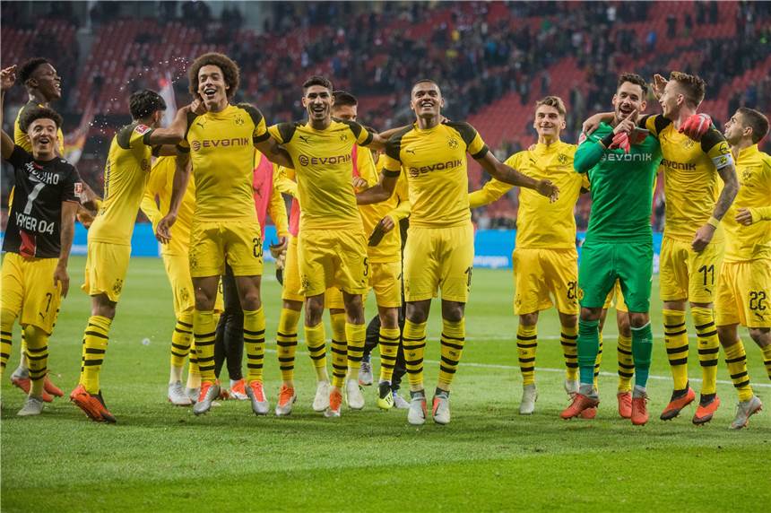 Mit dieser Mentalität ist der BVB schwer zu besiegen Ausgelassener Jubel bei den BVB-Profis nach dem 4:2-Sieg in Leverkusen.