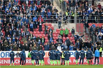 Ausgepfiffen: Schalkes Fans hatten kein Verständnis für den schwachen Auftritt ihrer Mannschaft in Mainz.
