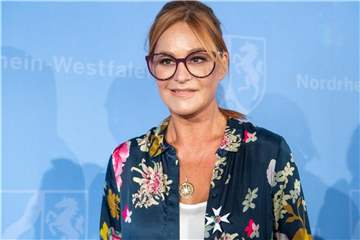 Ausgezeichnet: Sängerin Andrea Berg trägt einen Orden. Foto: Christophe Gateau