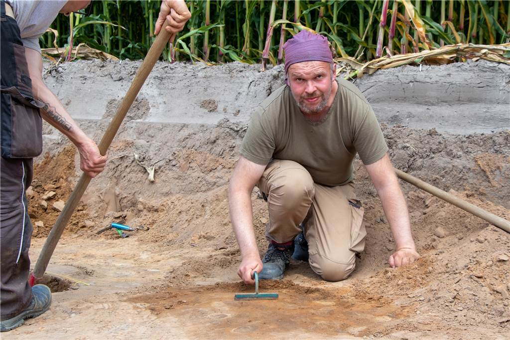 Spektakuläre Funde: Legden war schon vor über 2000 Jahren besiedelt Ausgrabungsleiter Christian Schacht ist mit seinem Team aus Bonn angerückt. Zusammen führen sie unter Fachaufsicht des LWL die Grabungen durch.