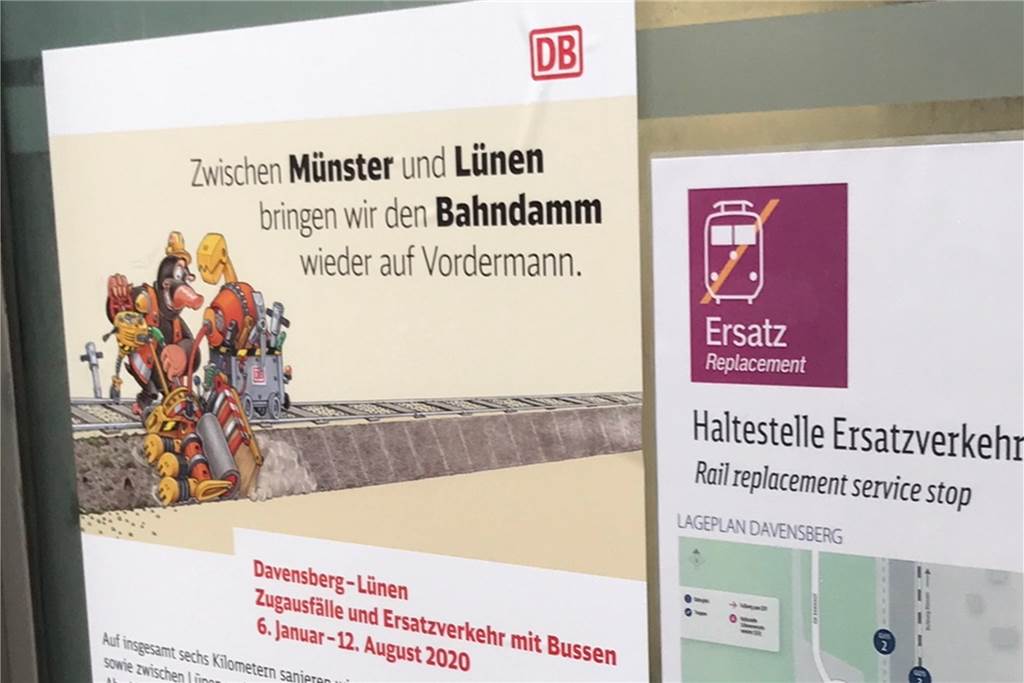 Schienenersatzverkehr zwischen Lünen und Davensberg: Erster Vormittag ohne Zwischenfälle Aushänge weisen am Bahnhof Davensberg auf den SEV hin.