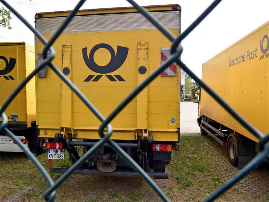 Unternehmen will Herausgabe seiner Sendungen erzwingen Auslöser des Tarifstreits ist die Ausgliederung von 49 regionalen Gesellschaften im Paketgeschäft. Foto: Hendrik Schmidt