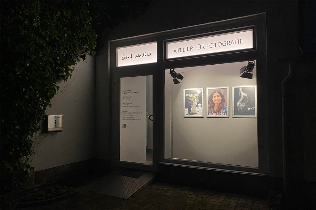 Bernd Mueller eröffnet neues Atelier für Fotografie in Schwerte Außenansicht vom Atelier am Alten Hellweg 4.