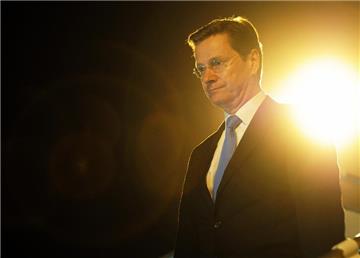 Außenminister Guido Westerwelle (FDP) verlässt am 03.12.2010 in Amman, Jordanien, das Flugzeug.  