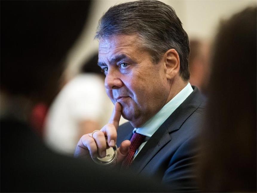 Gabriel fordert Schuldenerleichterungen für Griechenland Außenminister Sigmar Gabriel. Foto: Bernd von Jutrczenka