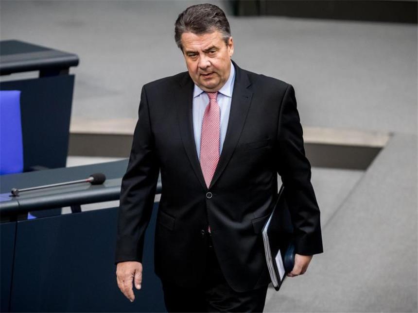 Außenminister Sigmar Gabriel im Plenarsaal des Bundestags in Berlin. Foto: Michael Kappeler