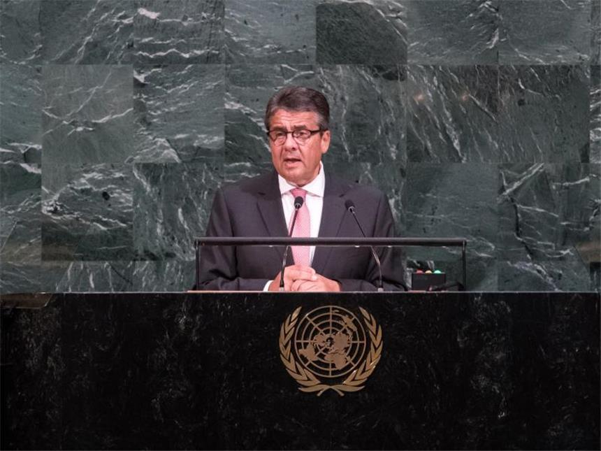 Außenminister Sigmar Gabriel spricht während der 72. UN-Vollversammlung in New York. Foto: Bernd von Jutrczenka