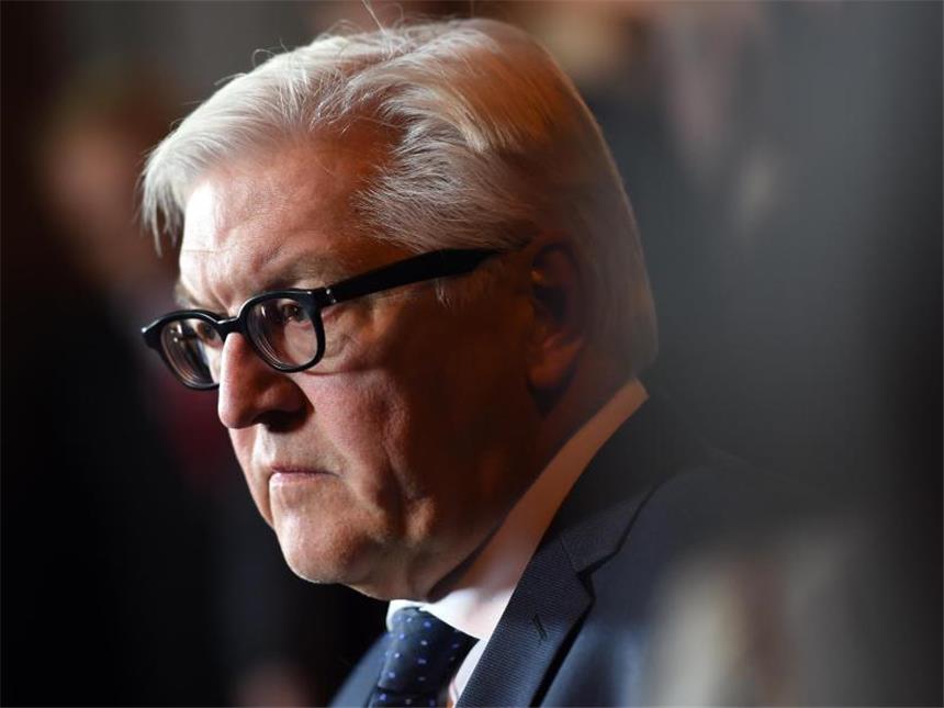 Außenminister Steinmeier (SPD) will kommende Woche mit seinem russischen Kollegen Sergej Lawrow über die explosive Lage in der Ukraine beraten. Foto: Britta Pedersen