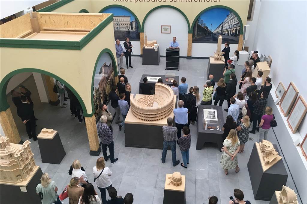 Uni in der Dortmunder City? TU-Rektor Bayer hat schon Pläne in der Schublade Ausstellungen und Veranstaltungen etwa des Fachbereichs Bauwesen der TU Dortmund finden regelmäßig im Baukunstarchiv am Ostwall statt.