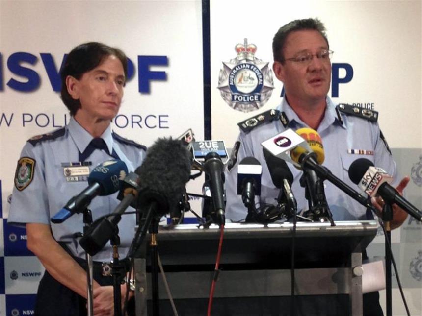 Zwei Terrorverdächtige in Australien festgenommen Australische Polizisten informieren die Presse über die Festnahmen der Terrorverdächtigen. Foto: Ava Benny-Morrison