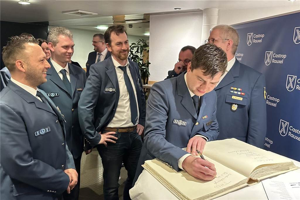 450 Menschen feiern das Ehrenamt: Viele Menschen wurden ausgezeichnet Auszeichnungen und Ehre für die geleistete ehrenamtliche Arbeit gab es am Samstagabend beim Neujahrsempfang der Stadt Castrop-Rauxel in der Europahalle.