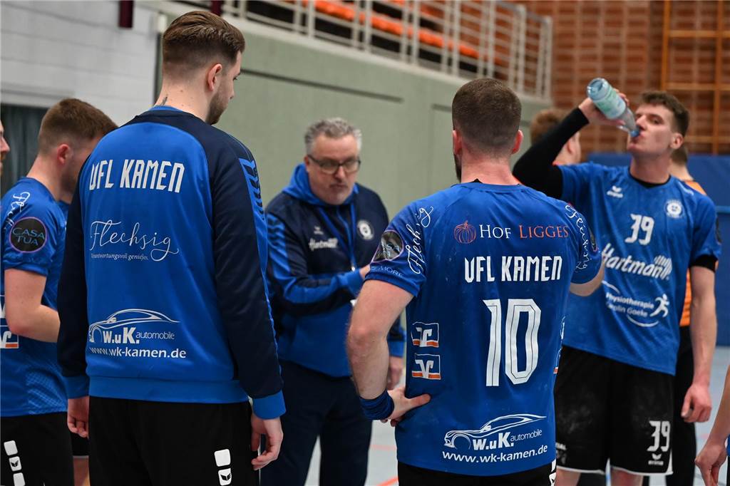 VfL Kamen gibt Rote Laterne ab : Abstieg trotzdem fast besiegelt Auszeit beim VfL Kamen.