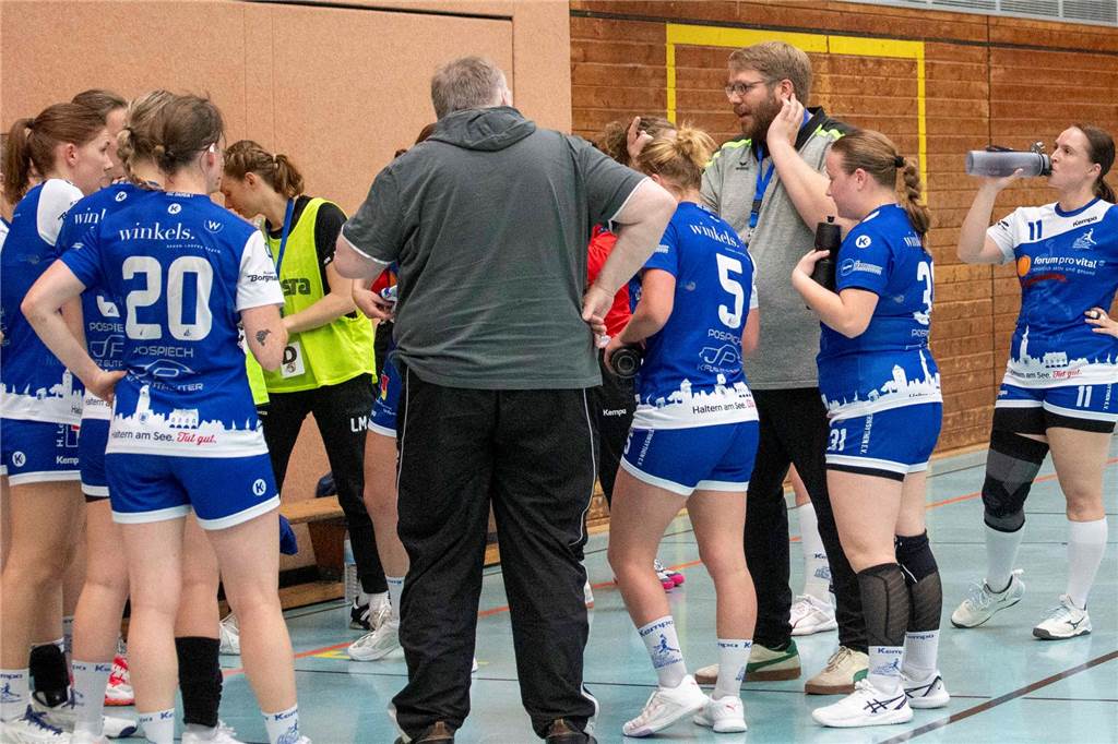 HSC Haltern-Sythen entscheidet das Meisterrennen vorzeitig Auszeit in Halbzeit eins: In den ersten 30 Minuten lief noch nicht alles perfekt, doch auch da führte der HSC Haltern-Sythen bereits nach anfänglichem Rückstand die meiste Zeit.