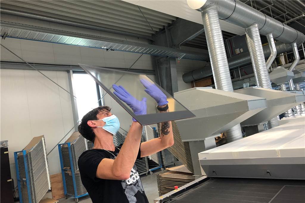 Suche nach einer Ausbildungsstelle in Selm ist ohne Auto schwierig Auszubildende bei der Glasspezial-Firma Mennes zu finden, scheitert oft an der mangelnden Anbindung des Gewerbegebiets, heißt es aus dem Unternehmen.