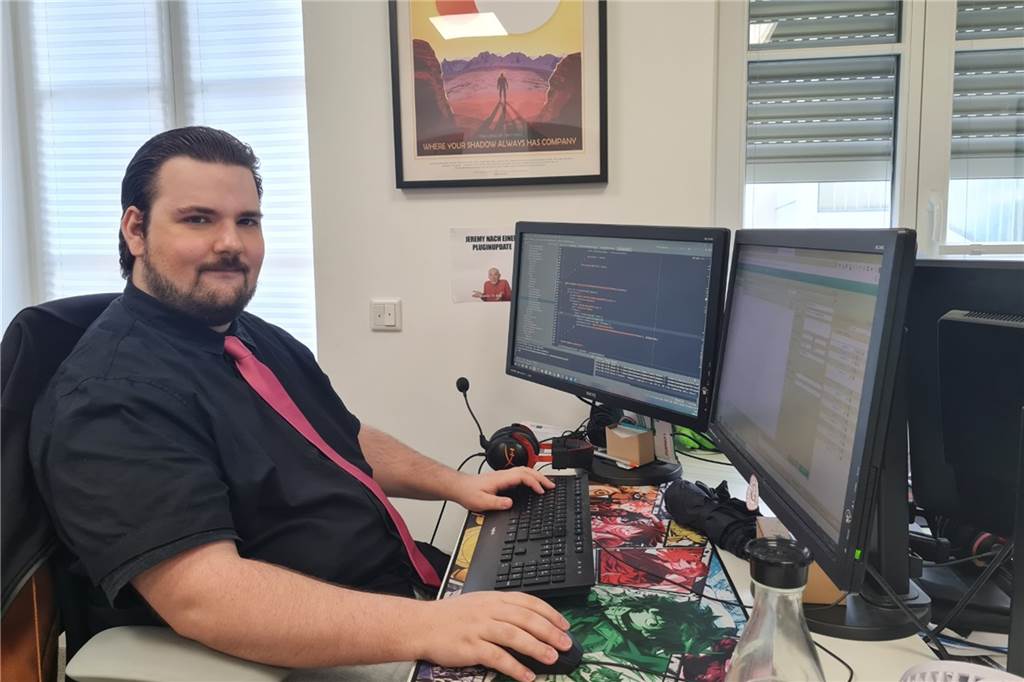 Auszubildende in Unnaer Webagentur trotz Corona-Krise weiterhin gefragt Auszubildender Jeremy Kemmler macht sich keine Sorgen um die Zukunft. Programmierer wie er seien weiterhin gefragt.