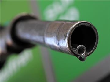 Autofahrer haben derzeit keinen Kostenvorteil mehr wenn sie E10 tanken. Foto: David Ebener