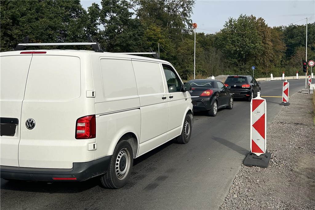 Stau an der Baustelle auf der Olfener Straße.