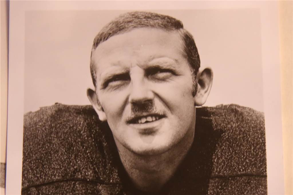 Der erste deutsche NFL-Star: Die Geschichte von Horst Mühlmann Autogrammkarte von Horst Mühlmann bei den Cincinnati Bengals, für die er von 1969 bis 1974 spielte.