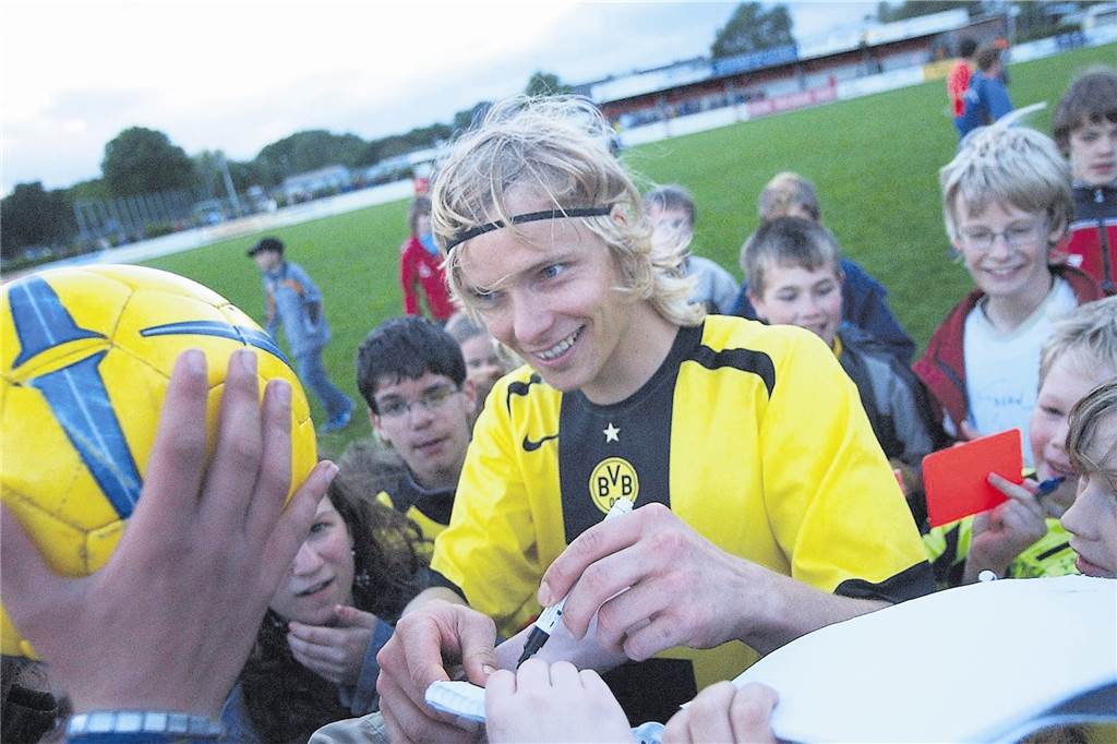 Anekdoten mit Brinkmann, Sammer und Co.: Uwe Seggewiß blickt auf seine Laufbahn zurück Autogrammstunde: Beim BVB II zählte Uwe Seggewiß zu den Leistungsträgern.