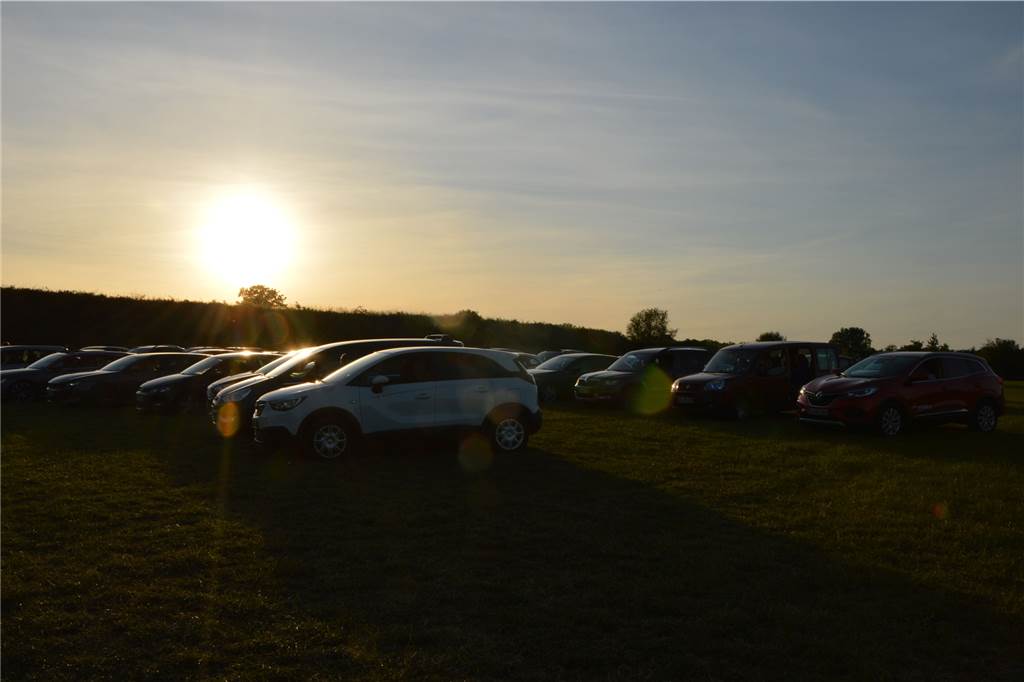 Autokino-Konzert in traumhafter Kulisse. Über 40 PKWs fuhren in den Nordlippe-Park.