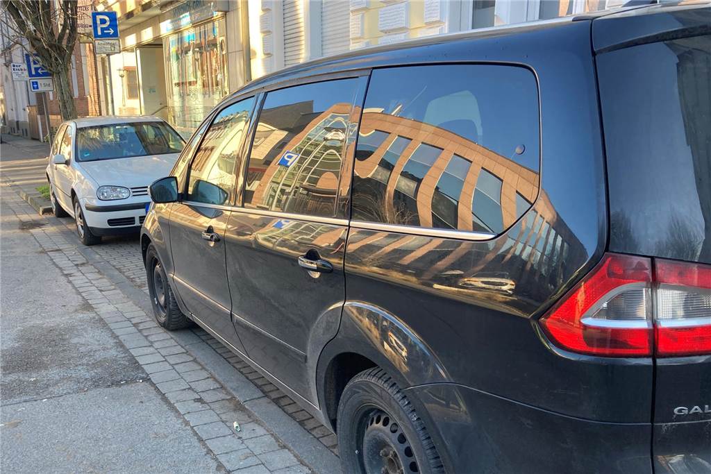 Parken in der Innenstadt: Sollen Fahrer großer Autos mehr bezahlen? Anwohnerparkplätze