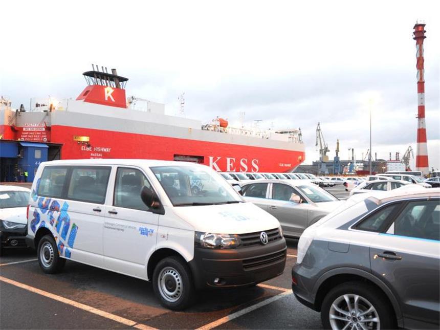 Russischer Automarkt bricht im ersten Halbjahr weiter ein Autos von VW und anderen Marken im Hafen von St. Petersburg. Foto: Marco Hadem