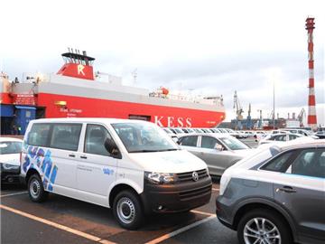 Autos von VW und anderen Marken im Hafen von St. Petersburg. Foto: Marco Hadem