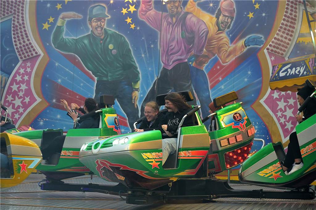 Autoscooter-Rennen, Ausflüge in die Luft oder einfach nur eine Runde im kleinen Karussell: Die Himmelfahrtskirmes in Lünen 2023 wurde wieder gut besucht.