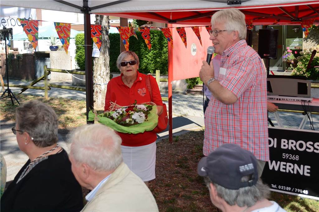 25 Jahre Marie-Juchacz-Haus - aber Zukunftsperspektive bleibt unklar Awo-Unterbezirksvorsitzende Gerda Kieninger und der kommissarische Leiter der Awo Asseln/Husen/Kurl Norbert Roggenbach begrüßten die Gäste.