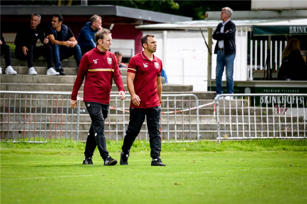 Axel Schmeing verlängert beim Lüner SV Axel Schmeing (l.) ist froh, dass auch Torwarttrainer Sascha Grieger-Piontek ein Jahr beim LSV dranhängt.