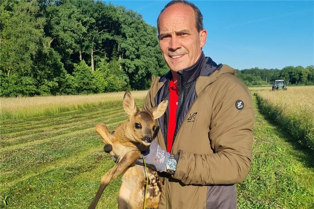 „Tiere vor qualvollem Tod retten“: Axel Tiede (59) rettet Rehkitzen das Leben Axel Tiede ist Vorsitzender des Vereins "Kitzrettung Dinslaken/Soonwald".