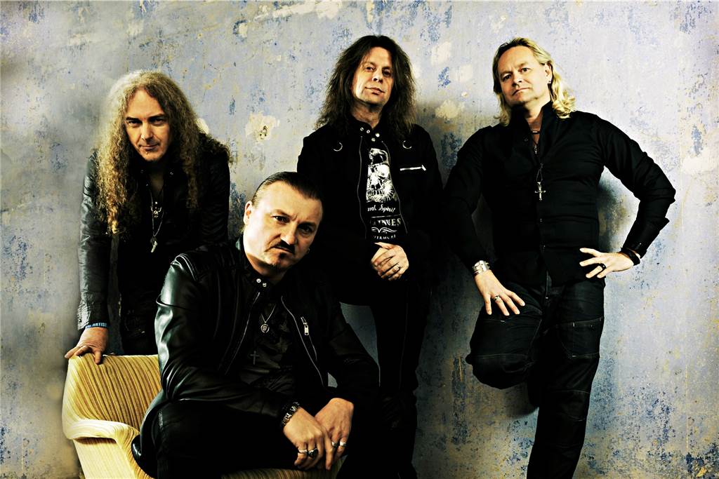 Axxis wird 30: Als alles begann, waren lange Haare und Metal in Lünen noch verpönt AXXIS: Das sind Bernhard Weiß – vocals, Harry Oellers – keyboards, Rob Schomaker – bass, Dirk Brand – drums und Matthias Degener - guitars