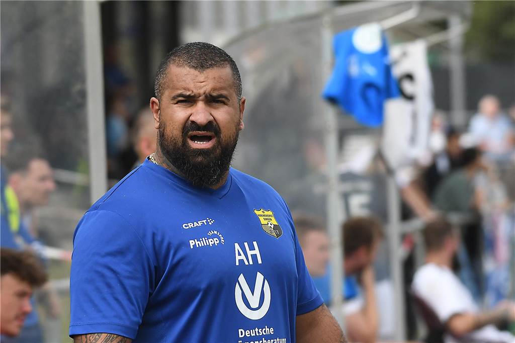 Verletzungsmisere zwingt Habinghorst/Dingen zum Handeln: Kommt der „120-Kilo-Gorilla“ zurück? Aykut Hezer will eigentlich nur coachen. Doch in der Vergangenheit musste der Trainer immer wieder auf dem Platz aushelfen.