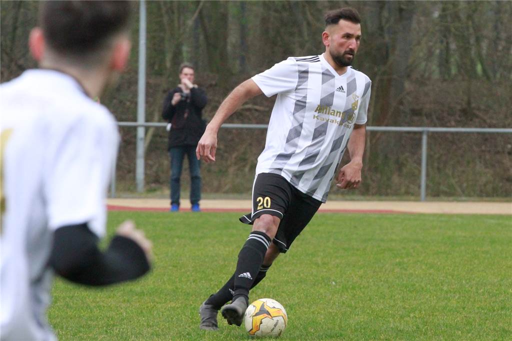 Eintracht Werne defensiv stärker vor Frömern-Spiel Aykut Kocabas musste zu Saisonbeginn noch selbst auf dem Platz stehen.