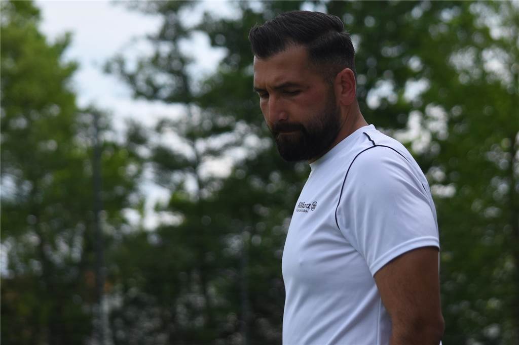 Fünf Verletzte bei Eintracht Werne: Die Ausfälle plagen Coach Kocabas Aykut Kocabas schaut auf den Boden.