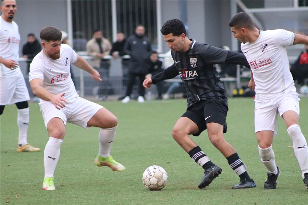 Zwei Spieler verlassen den Lüner SV sofort: Beide sind erst im Sommer gekommen Ayman Annafai (M.) spielte häufiger für die zweite Mannschaft des LSV.