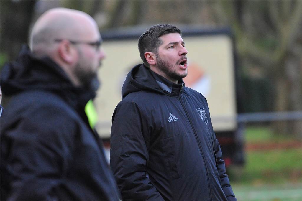 Wacker-Vorsitzender Martin Janicki: „Das Glück muss man sich erarbeiten“ Aytac Uzunoglu und sein Co-Trainer Steffen Golob (l.) haben ihre Verträge in Obercastrop verlängert.