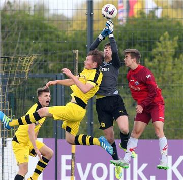 B-Junioren-Torwart Mario Schragl bewahrte den BVB vor dem frühem Rückstand.