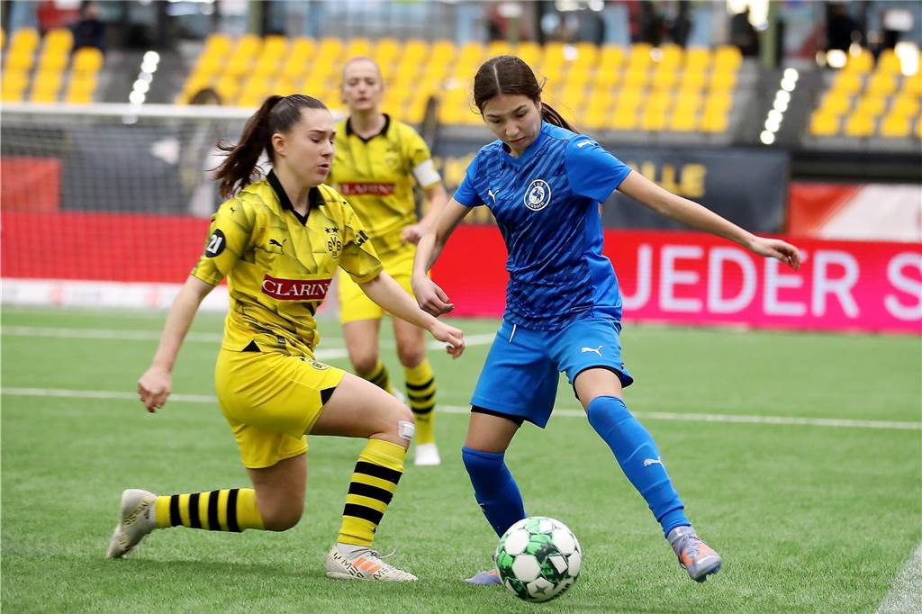 BVB-Frauen verteidigen Stadtmeister-Titel: Torreiches Finale in der Helmut-Körnig-Halle B-Ligist TuS Esborn musste sich im Halbfinale nur knapp dem BVB geschlagen geben.