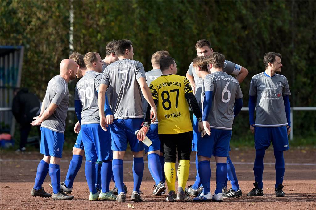 B-Ligist TuS Niederaden um Coach Thorsten Springer geht mit diesen Spielern ins Rennen: Maik Watolla, Mark Hilgert, Benjamin Yesilkaya, Mohamed Ayoub, Caner Ersarslan, Kamil Siedzielnik, Orkan Erhilc, Luca Baker, Tim Wiggers, Thomas Orfanidis und Nico Wenner.