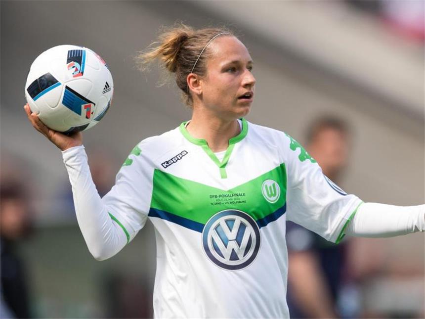 Arnautis startet mit Erfolg - Wolfsburg siegt weiter Babett Peter erzielte den Wolfsburger Siegtreffer. Foto: Marius Becker