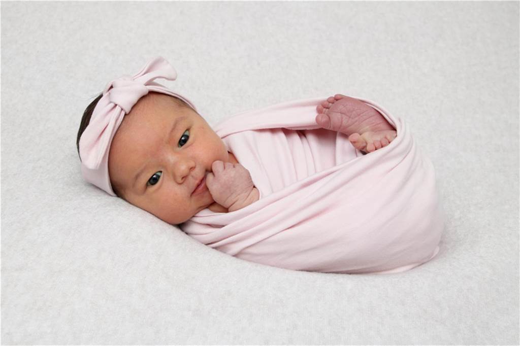 Baby Matilda erblickte am 10. Juni 2023 das Licht der Welt im St. Johannes Hospital. Mama Jana und Papa Nico sind überglücklich.